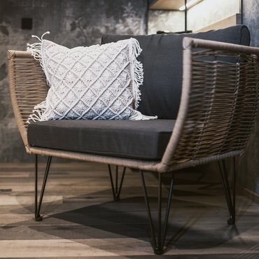 Gemütliche Sitzgelegenheit im Design Hotel Margarethenstein im Salzburger Land