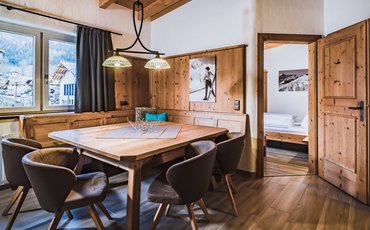 Küche und Wohnbereich im Apartment Typ C mit privater Sauna im Margarethenstein