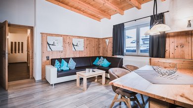 Wohnbereich im Apartment Typ a mit privater Sauna im Margarethenstein 