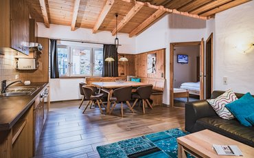 Appartementhaus & Panoramarestaurant Margarethenstein Küche und Wohnbereich im Apartment Typ C mit privater Sauna im Margarethenstein