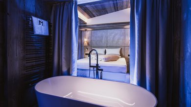Badewanne in der Top of M Deluxe Suite mit Sauna im Hotel Margarethenstein